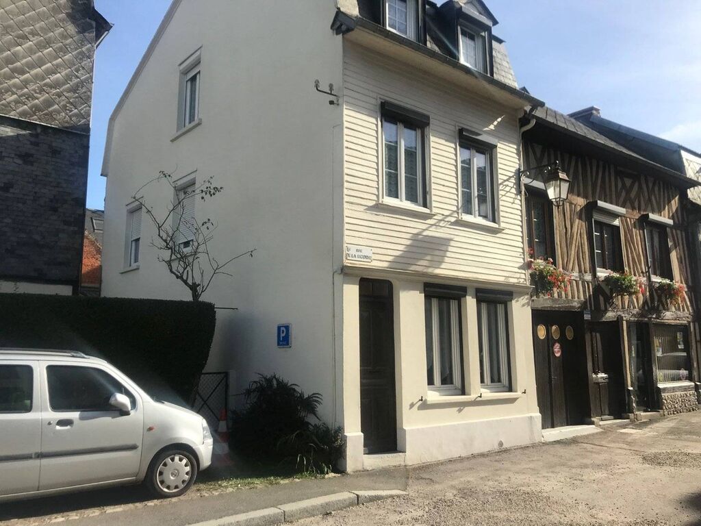 Vente maison de ville avec jardin dans le centre-ville de Pont-Audemer 27500