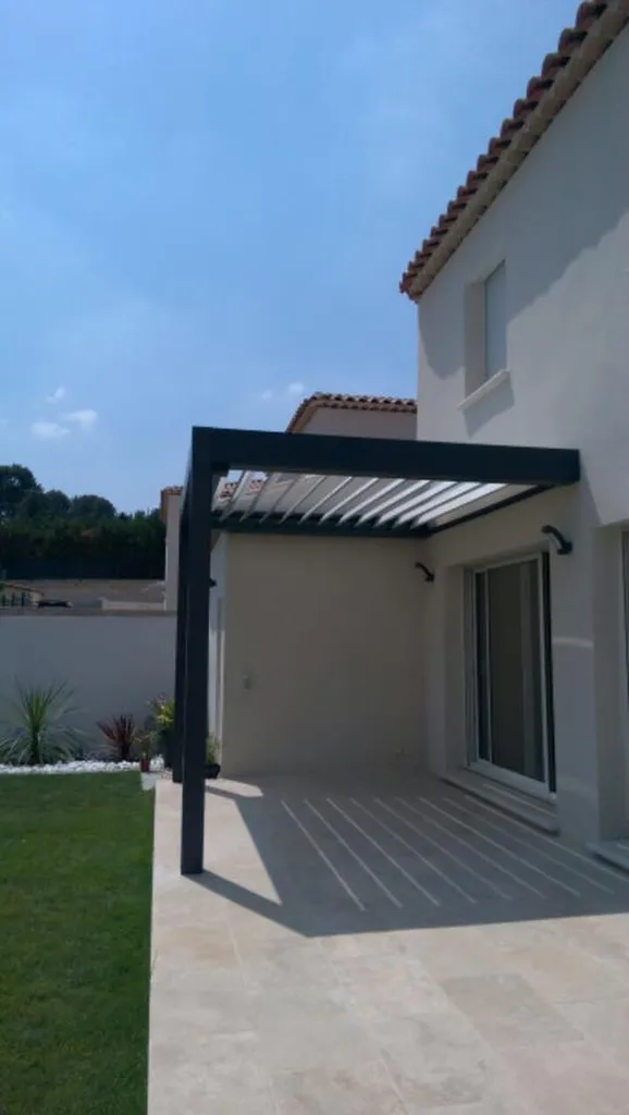 Pergola noir Bioclimatique OPEN sur Aubagne