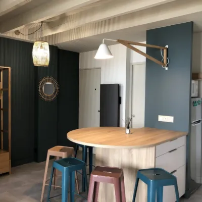 Rangements intégrés et design fonctionnel dans salon, par l’Atelier D. architecte d’intérieur à Bordeaux