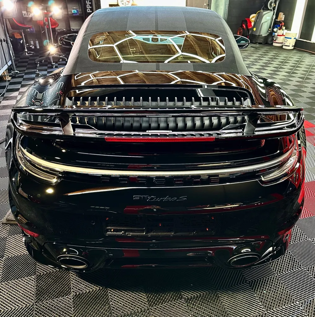 protection PPF automobile Lyon traitement céramique carosserie Porsche 992 Turbo S cabriolet 