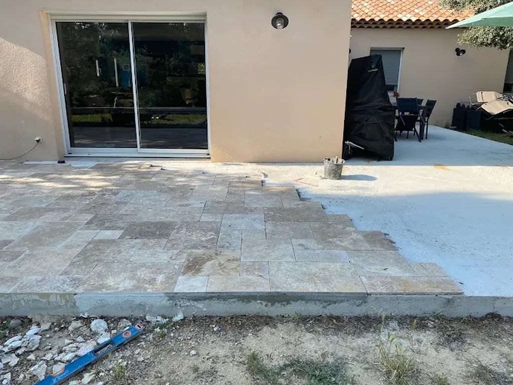Pose de Carrelage Extérieur : Les 5 Erreurs à Éviter & Service de Pose EOS Habitat
