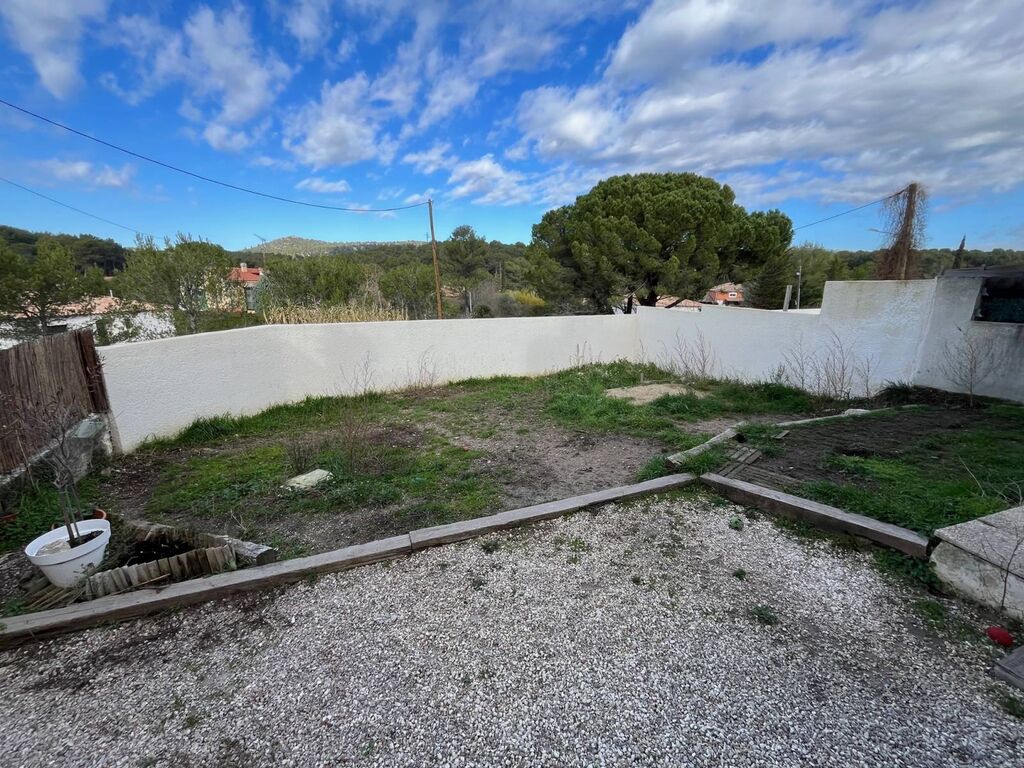 A VENDRE APPARTEMENT Roquefort la Bédoule , cadre champêtre, avec jardin privatif 