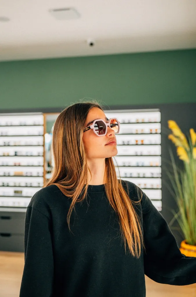 Découvrez nos gammes de lunette de soleil pour vos enfants chez Universaal Vision à Saint Mitre les Remparts, Vitrolles, ou les Pennes Mirabeau