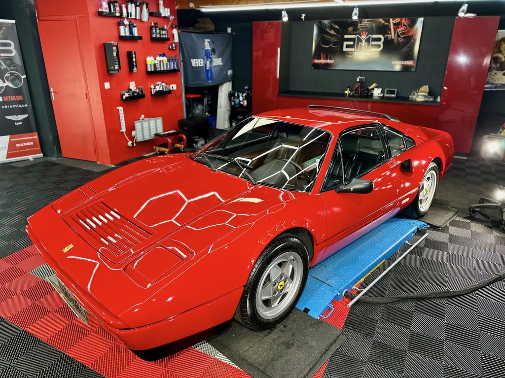 Traitement céramique automobile à Lyon proche Brignais EMB DETAILING spécialiste Ferrari 328 