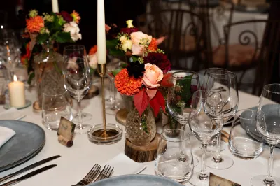 Une Agence d'Organisation pour une cérémonie symbolique et une réception de Mariage Indo-Américain dans un élégant château en Bourgogne