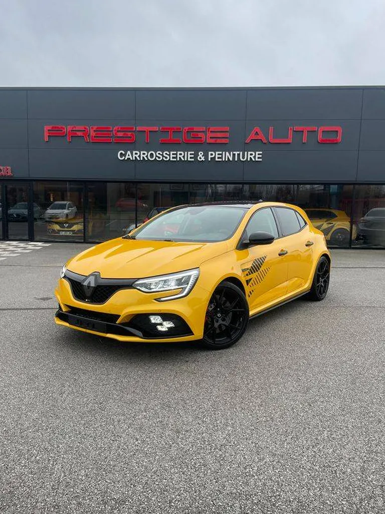 Renault Megane 4 RS ULTIME dans un garage professionnel proche du Havre