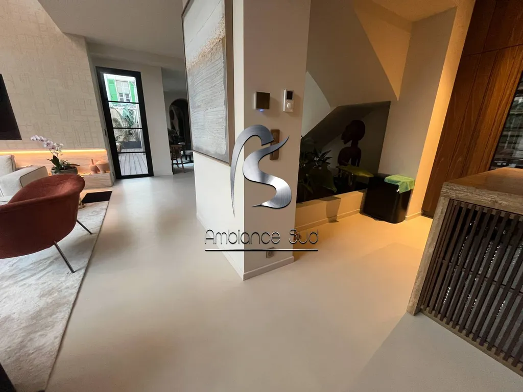 Pose de résine effet béton ciré à Sanary près d'Ollioules