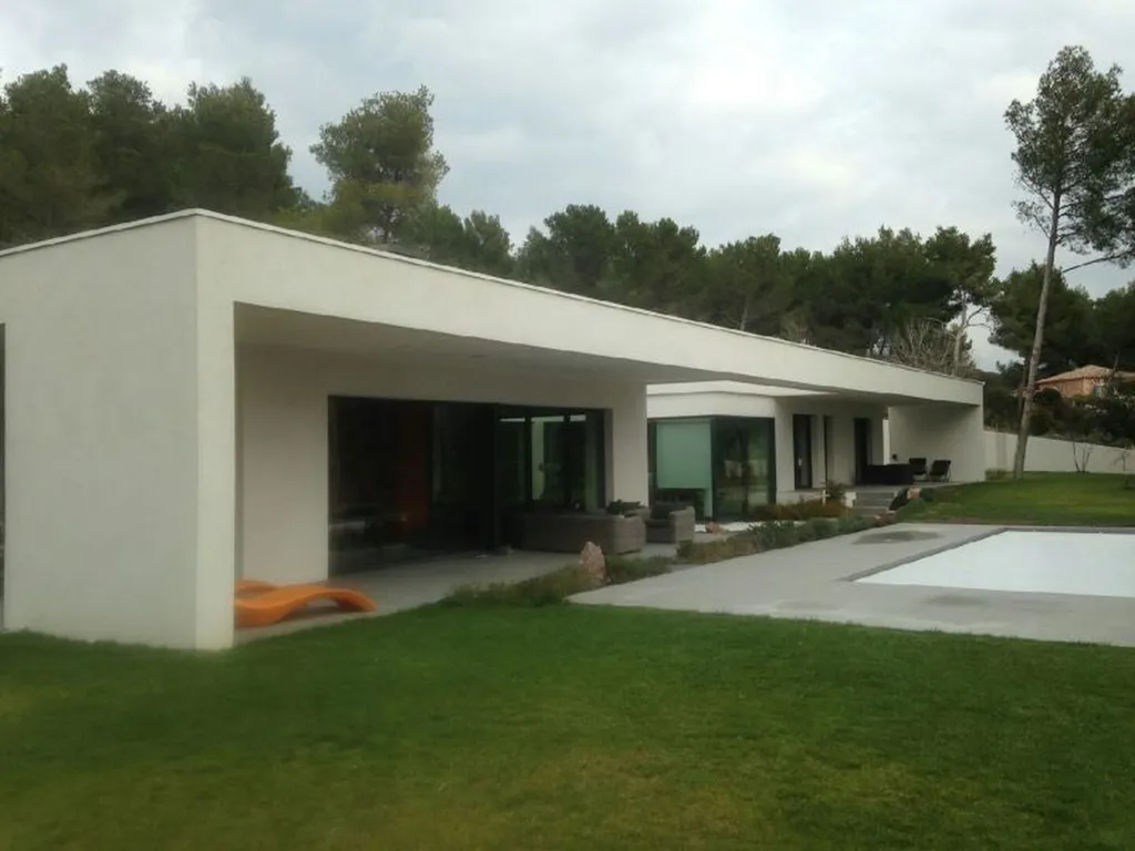 Maison gaçade en crépi à Saint-Maximin-La-Sainte-Baume