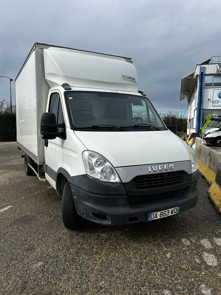 IVECO CAISSE HAYON 