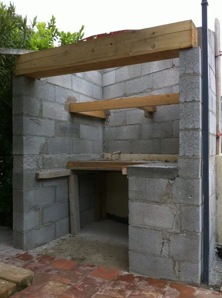 Réalisation d'un barbecue maçonné à Salon de Provence