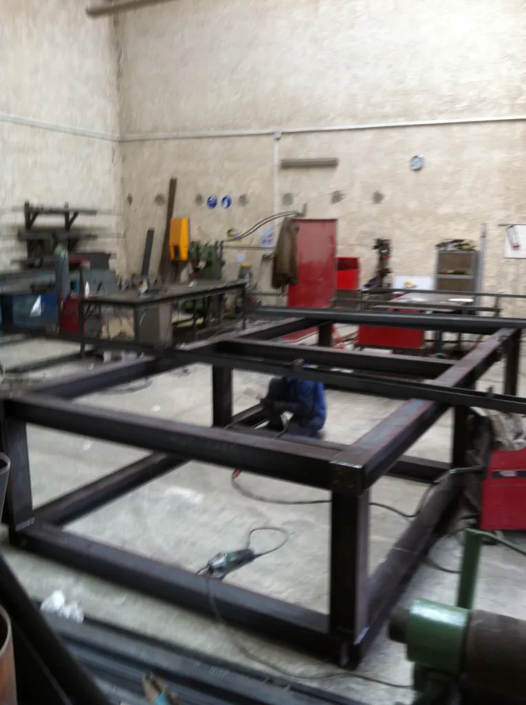 FABRICATION ET POSE CHASSIS METALLIQUE SUR MESURE POUR INDUSTRIEL ET PARTICULIER SUIVANT NORME DE SUPPORTAGE A MARSEILLE ET AIX EN PROVENCE 13