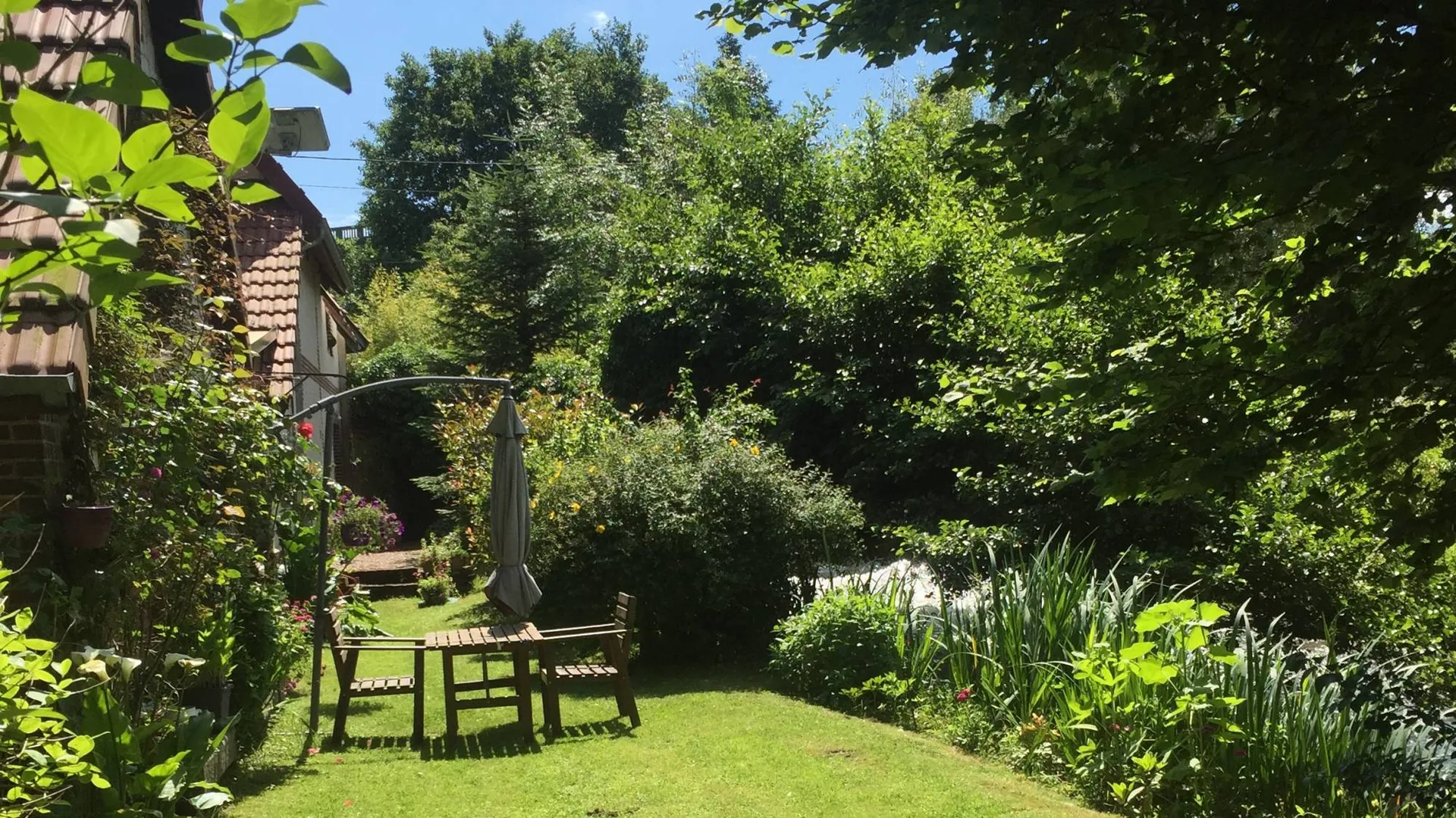 A vendre belle propriété bordée d'une rivière entre Dieppe 76200 et Mers-les-Bains 80350