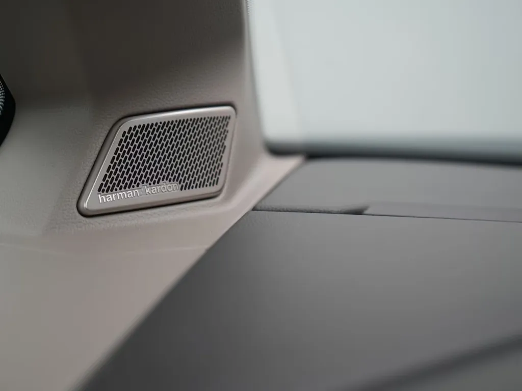 A Vendre Volkswagen T7 Multivan eHybrid 218 ch DSG 7 places /ACC /Attelage /Harmann Kardon /toit panoramique à Bordeaux