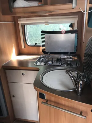 CUISINE DANS CAMPING CAR