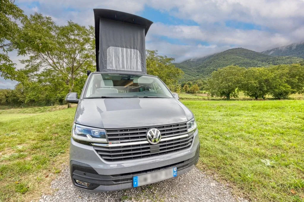 Pose de toit relevable sur VW T6.1 Long à Annecy : installation SCA et HILO Sport par spécialiste en Haute-Savoie