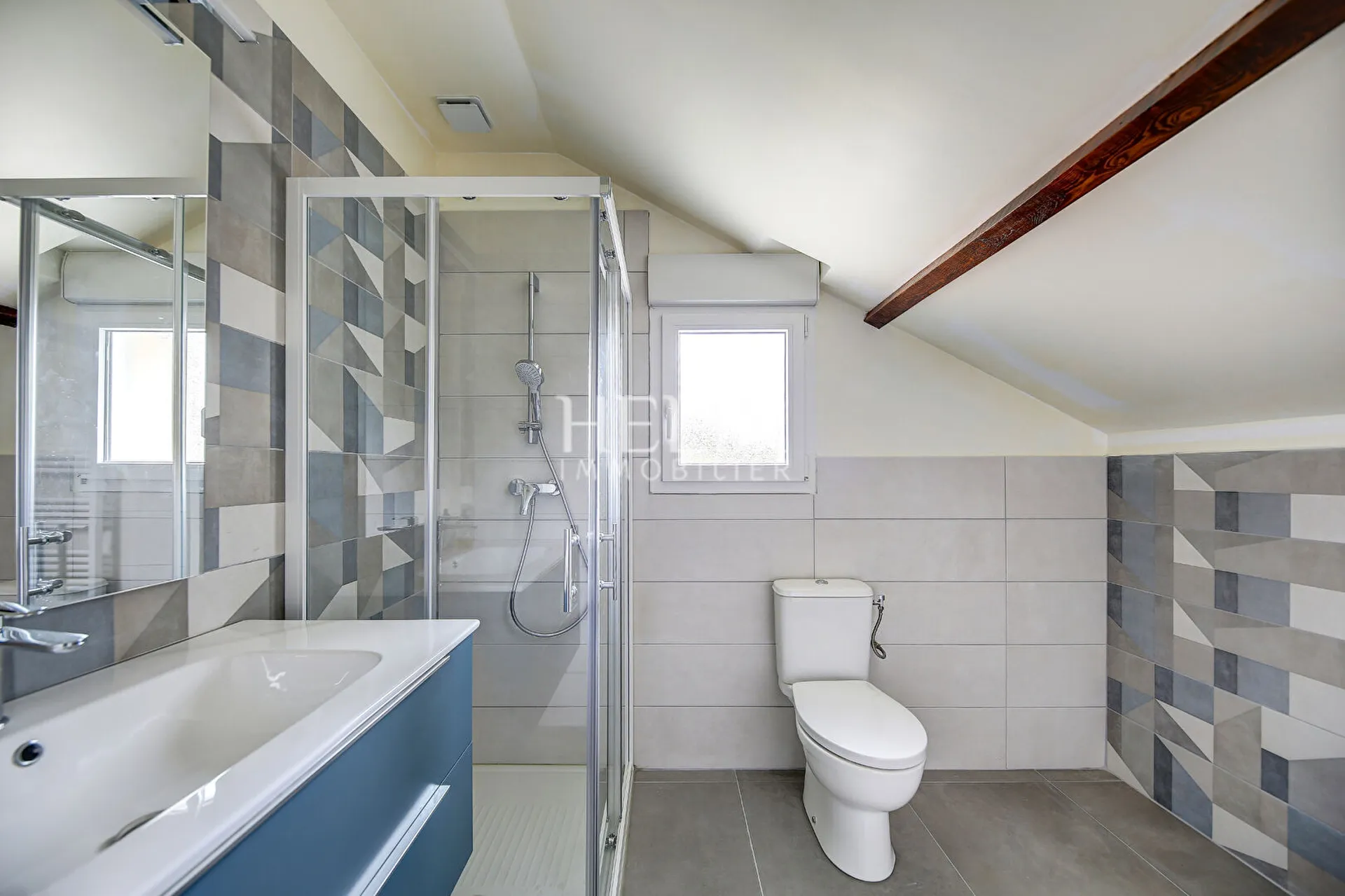 En exclusivité Maison à vendre proche du Lycée international de Saint -Germain-en-Laye, une belle maison de 5 chambres avec un intérieur moderne.