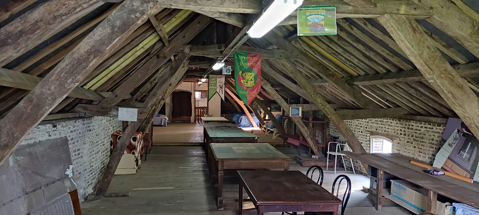 Vends, en plein centre-ville de VIMOUTIERS (61120), belle propriété avec une surface de 185 m² et son jardin de plus de 3500 m².