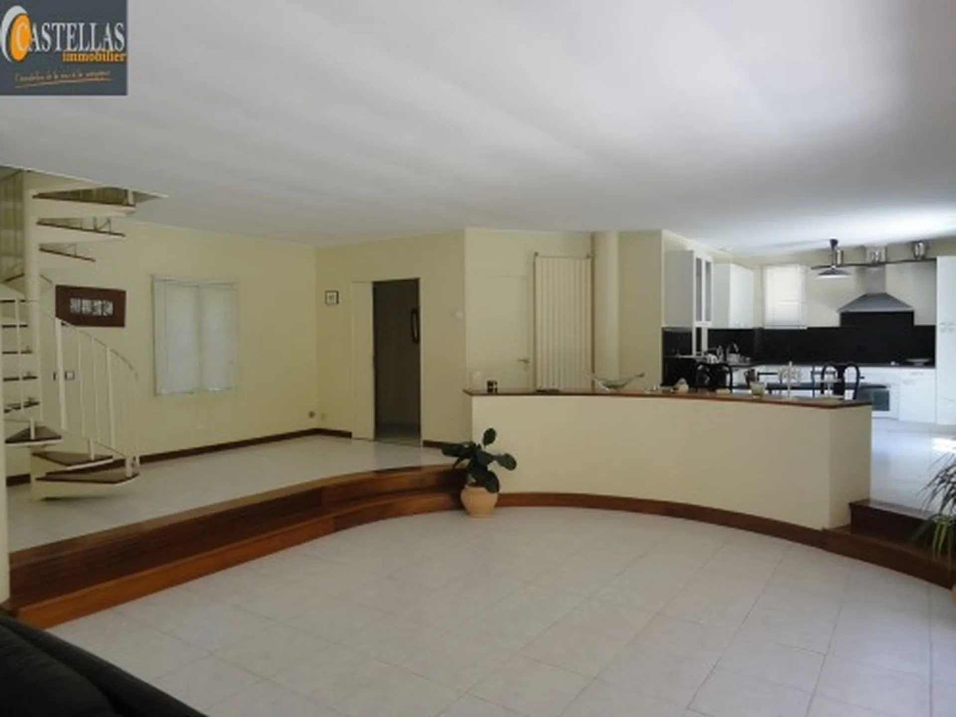 Acheter une maison  5 sur  Roquefort La Bédoule  avec grands volumes