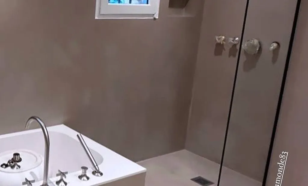 Douche en Béton ciré TERRE DU MONDE