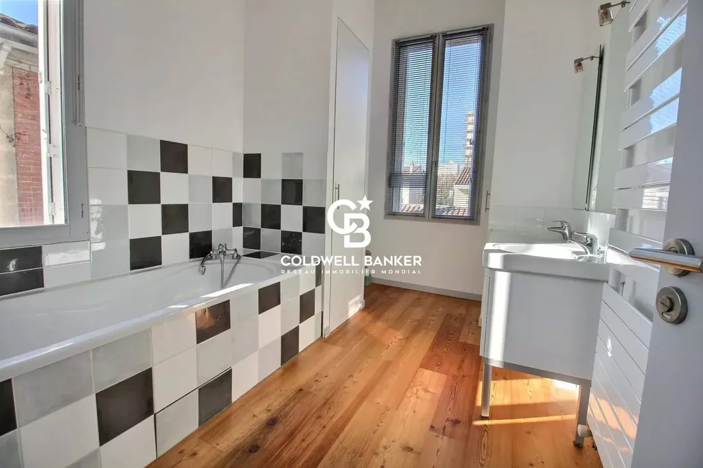 Maison à vendre à Bordeaux Caudéran – pierre rénovée avec 4 chambres, jardin et stationnement à 300 m du Parc Bordelais