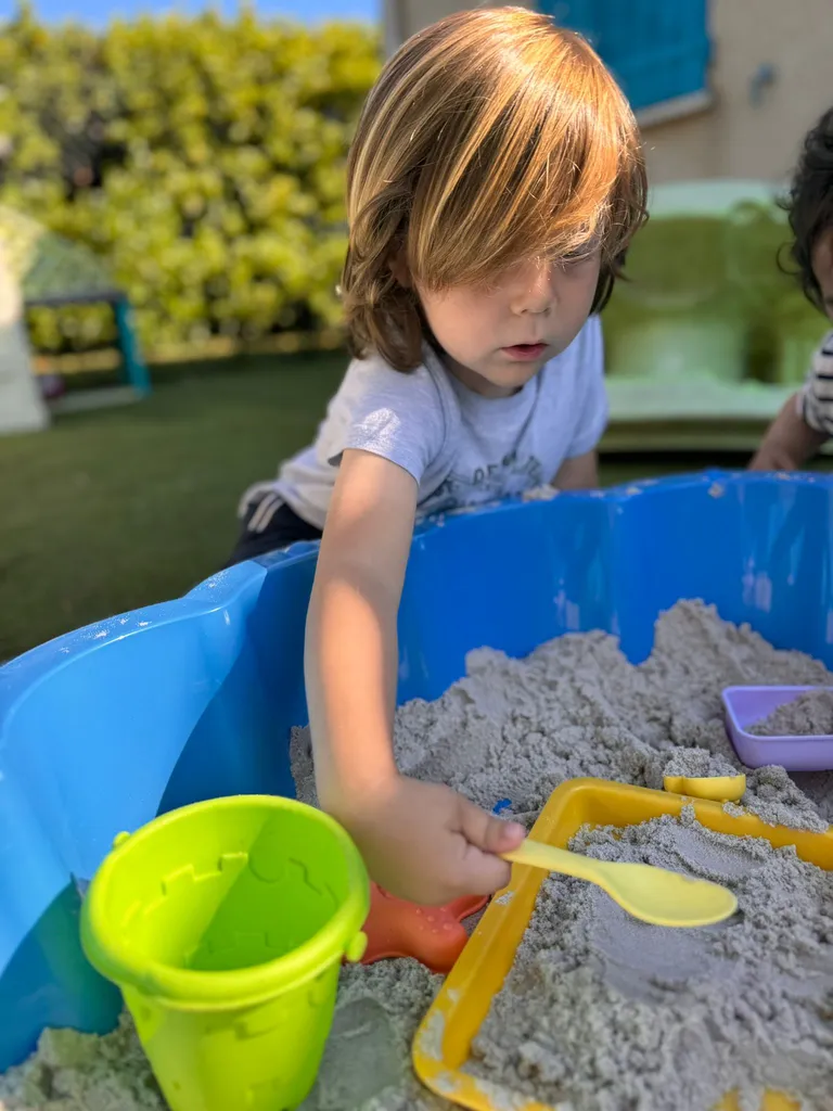 Une vie épanouie commence au sein de nos micro-crèches Baby Love qui accueillent vos enfants de 2mois et demi à 4 ans