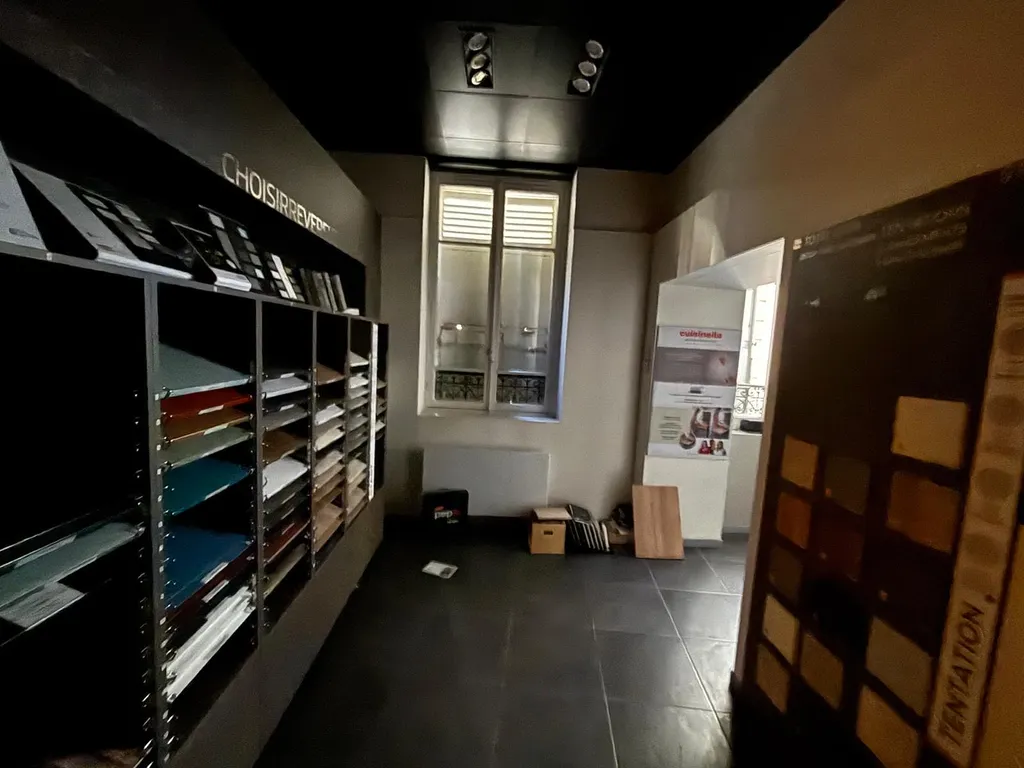 Location - Boutique 110 m², Batignolles, Boulevard des Batignolles 75017 PARIS