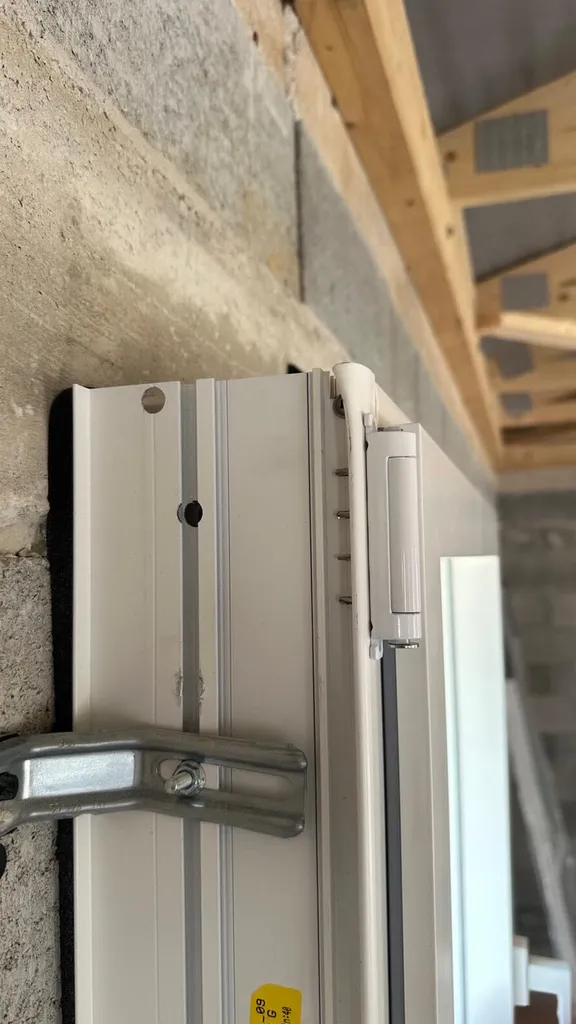 Pose de Fenêtres en applique de menuiseries en ALU Blanc 