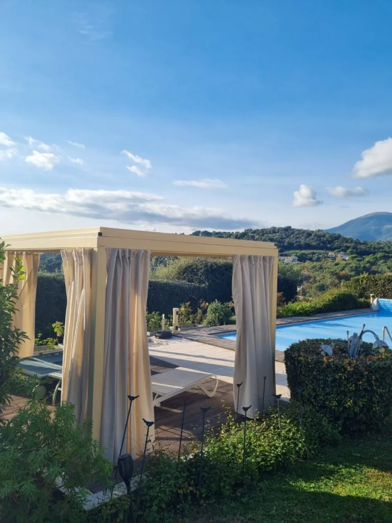 Installation d'une Pergola en bambou naturel à Fréjus