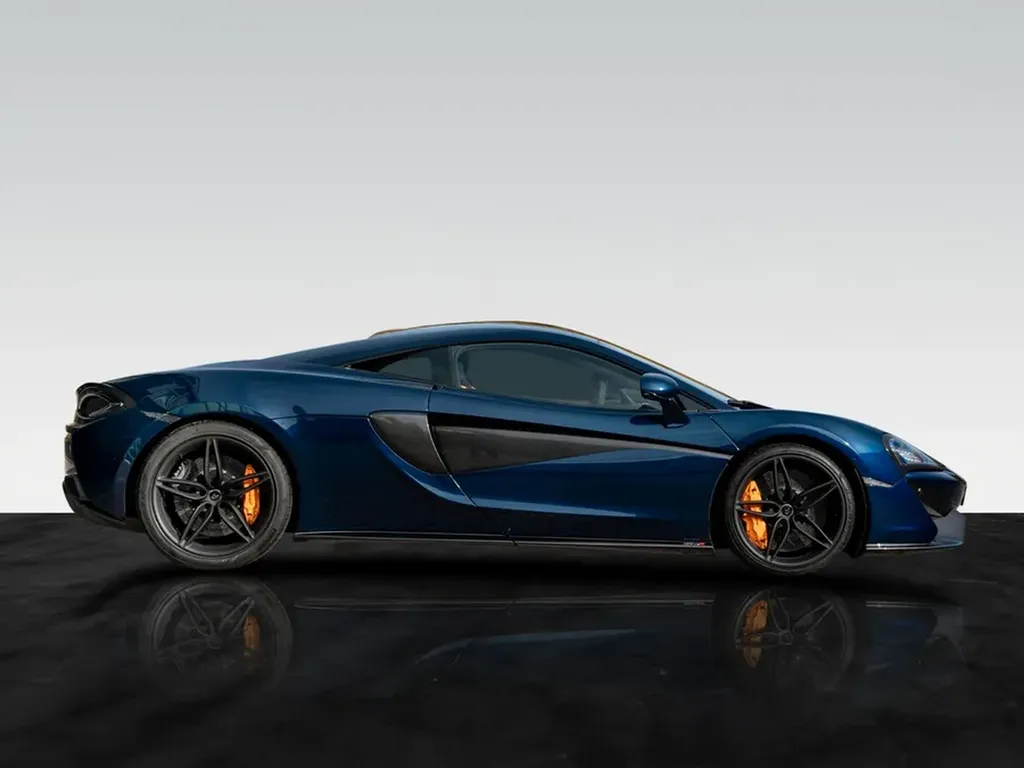 Profil latéral McLaren 570S bleu