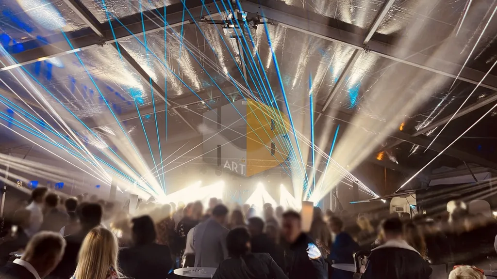 Spectacle lumineux avec la création d'un show laser personnalisé pour soirée de gala ou soirée professionnelle en région PACA ou à Monaco 