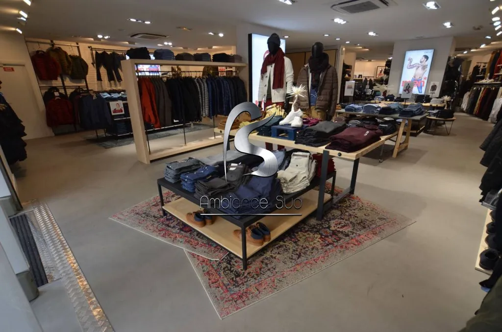 SOL DECORATIF EN BETON COULE SUR ANTIBES COTE D'AZUR