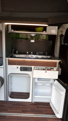 Fourgon aménagé en camping-car dans le Var