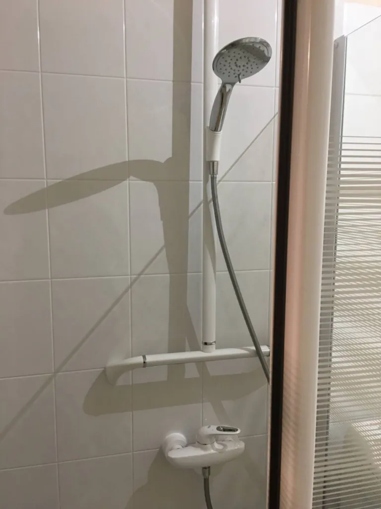 Notre zone d'activité pour ce servicePrix cabine douche pour handicapé avec accès large siège antidérapant et paroi renforcée