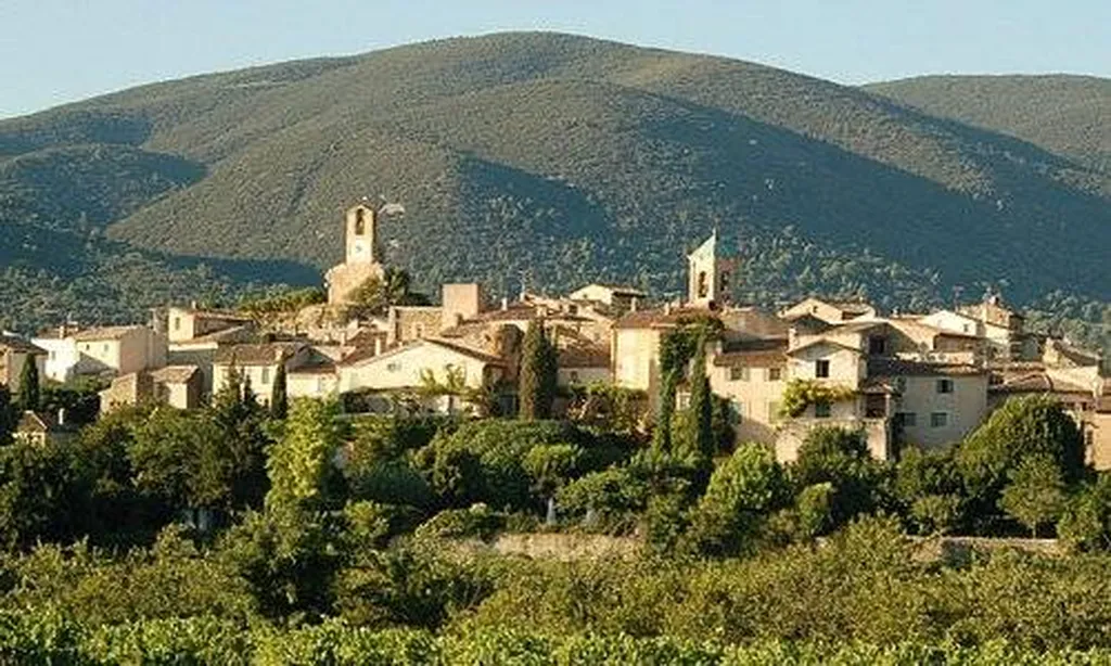 House gardians in Luberon