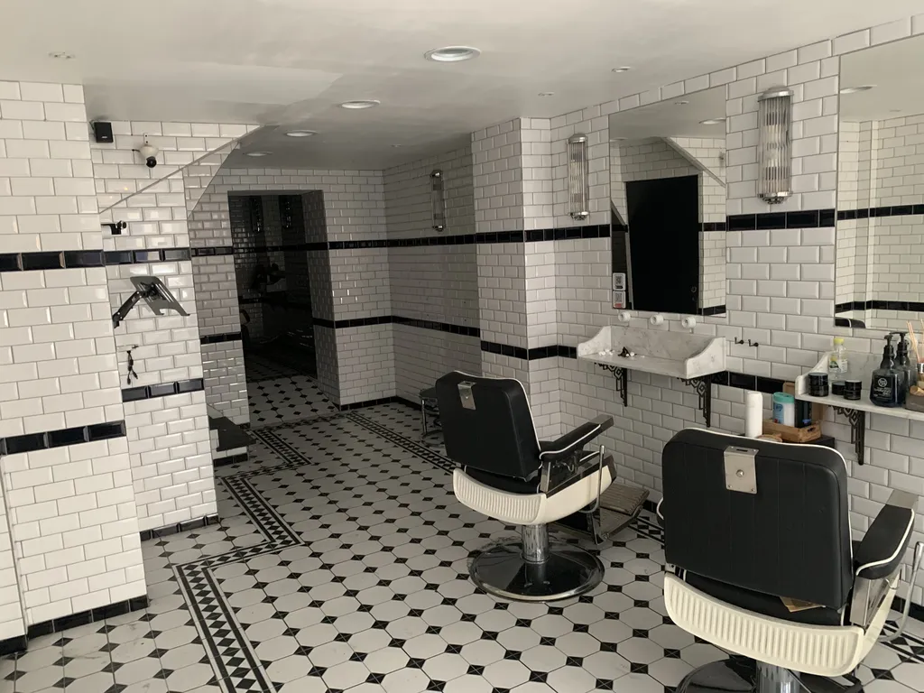 Location - Boutique 80 m², Invalide, Rue Saint-Dominique 75007 PARIS