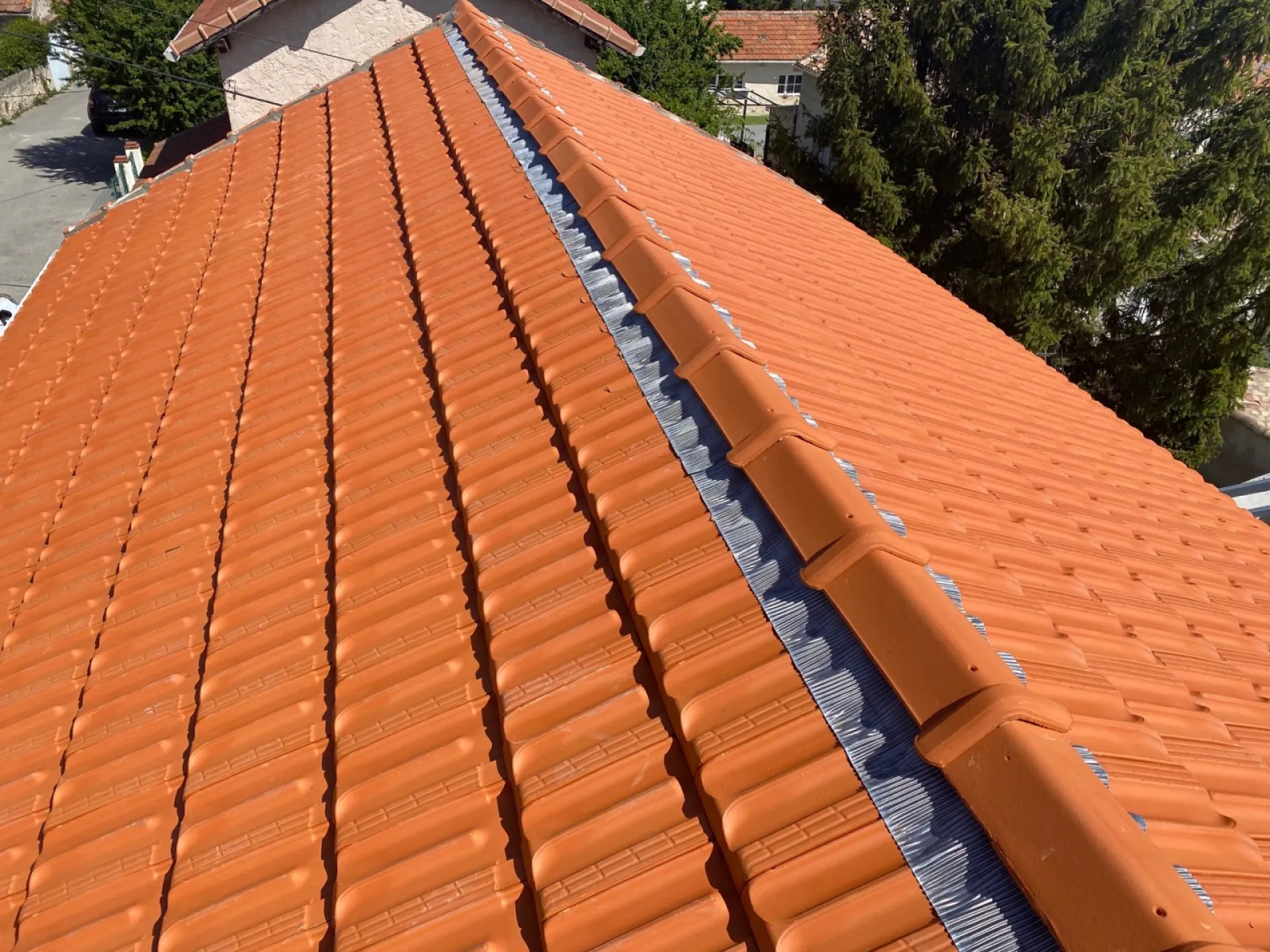 toiture tuiles plates fini sur gréasque