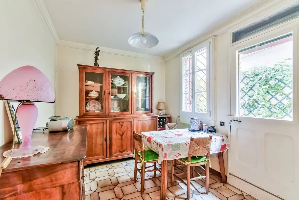 Buttes Chaumont, 75019 Paris,