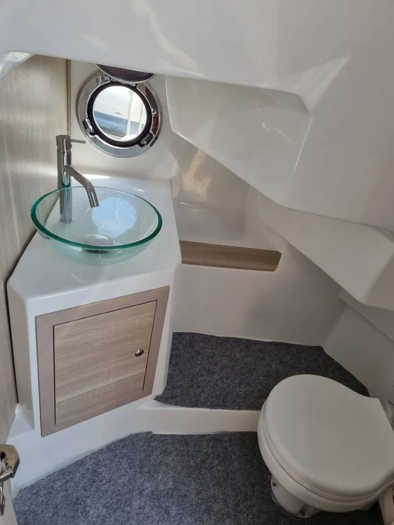 Day-cruiser avec cabine d'occasion dans le Var