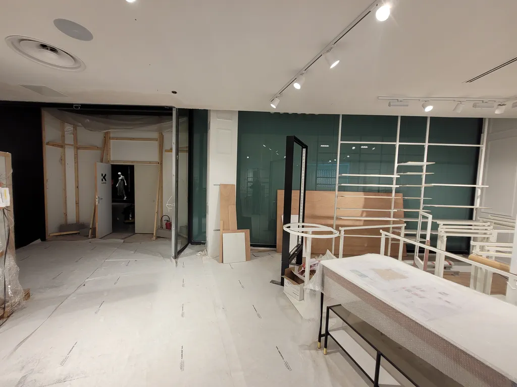 Pose d’un sas d’entrée vitré pour commerce en Gironde