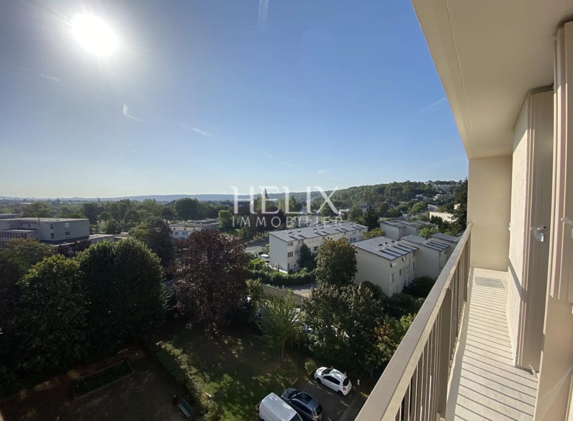 Vue dégagée depuis le balcon de l'appartement