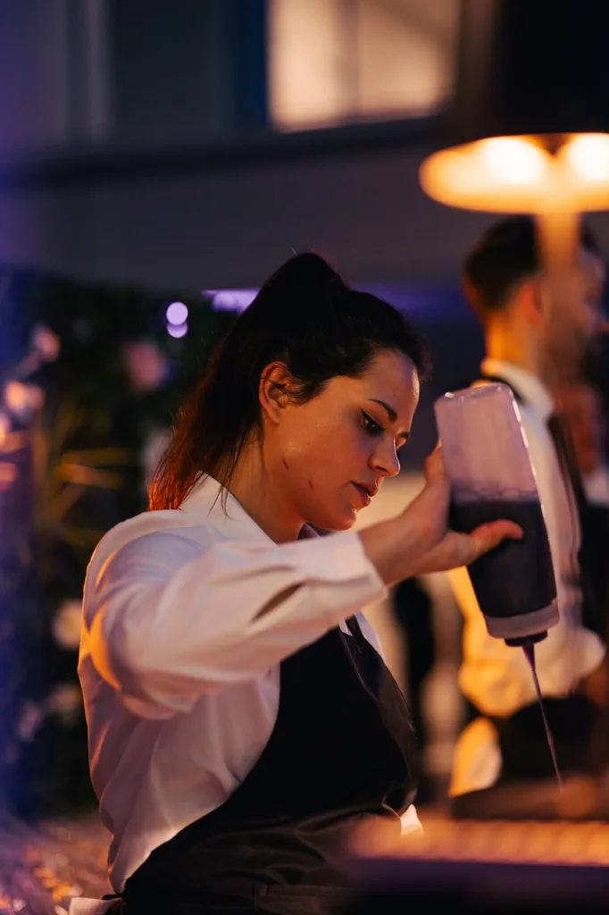 Bar à cocktails mobile lors d’un événement d’entreprise à Lyon, point central des échanges et de l’ambiance.