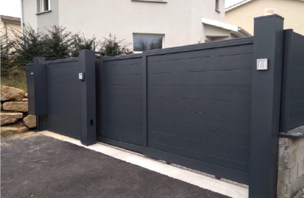 Portail gamme Infini en aluminium battant ou coulissant avec motorisation
