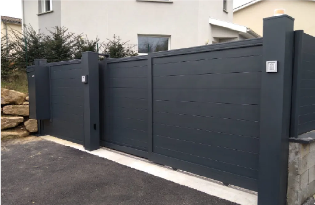 Portail gamme Infini en aluminium battant ou coulissant avec motorisation