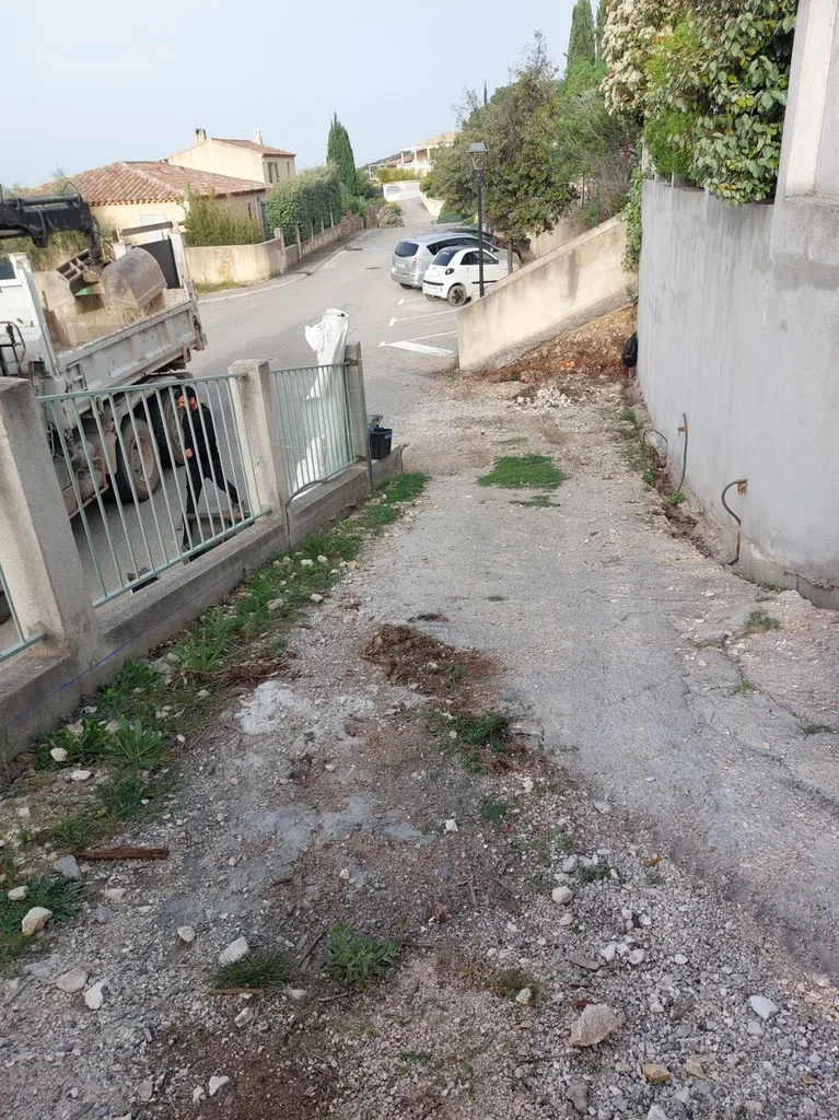 application d'enrobé de bitume noir sur Coudoux dans les Bouches-du-Rhône 