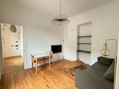 Situé au 5ème étage (dernier étage) avec ascenseur