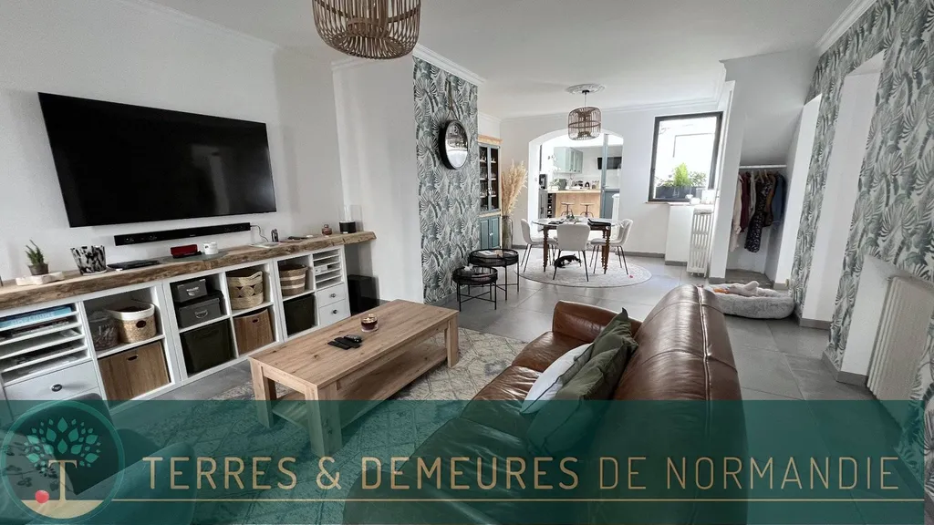 Charmante maison de ville 147m², 3 chambres, cour intérieure, cave voûtée et belles prestations, à proximité immédiate des commerces et services du centre de Eu 76260.