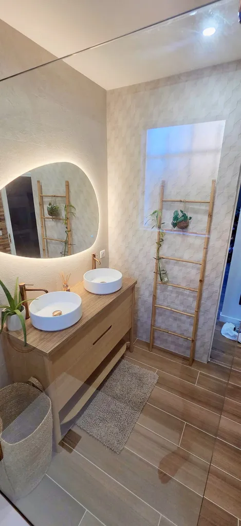 Rénovation intégrale d'une salle de bain moderne avec douche à l'italienne et meuble vasque chez un client à Saint-Sulpice dans le Tarn