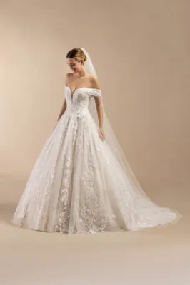 Robe de mariée trapèze avec décolleté bardot à Marseille proche de Cassis : modèle Baby collection Églantine chez Anthea N’DRI