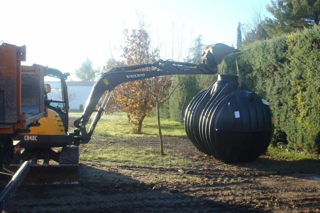 déchargement cuve de micro station d épuration, Hyères