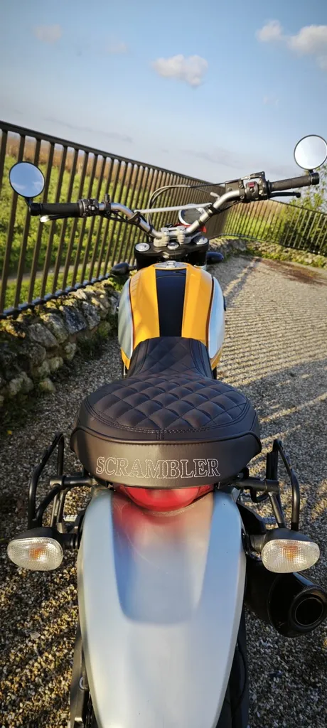 rénovation d'un selle de moto à libourne 